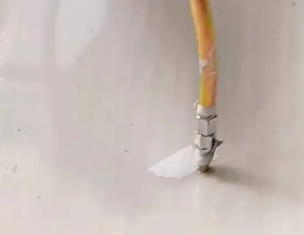 美溪瓷砖空鼓维修公司专业解答在瓷砖铺贴过程中，如果使用的砂料过粗（如全部使用了粗砂），可能会导致以下问题